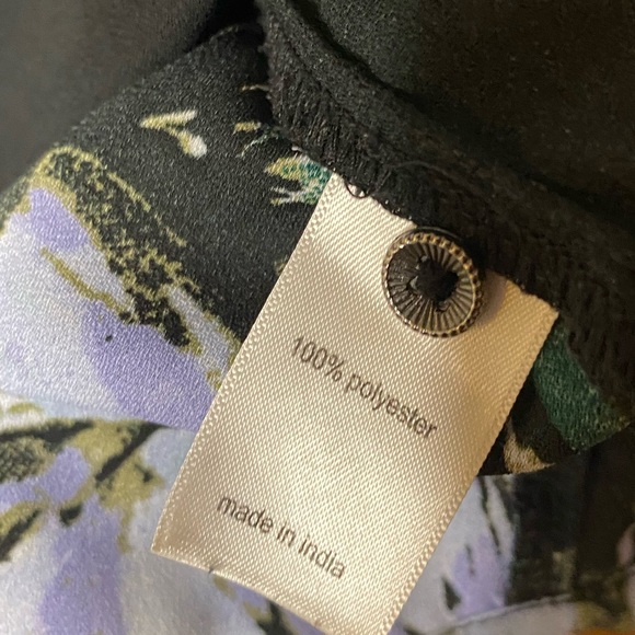 Maurices Black and Floral Top 2x - Picture 5 of 5